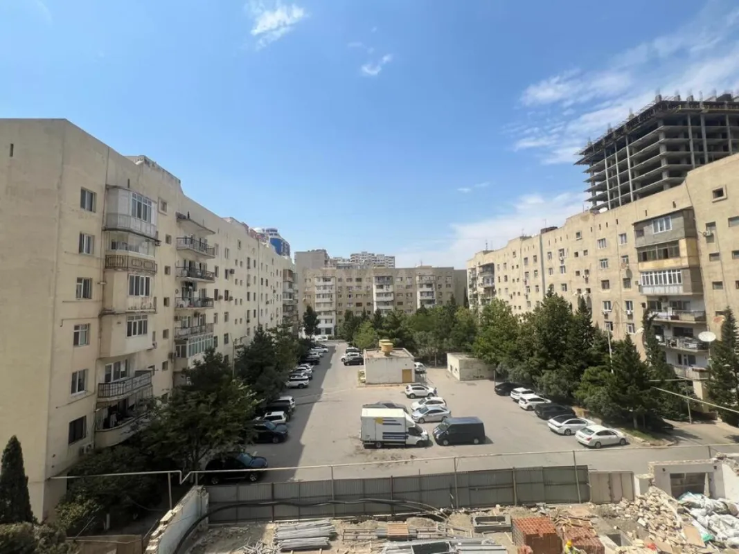 Satılır 1 otaqlı mənzil 76.5 m²