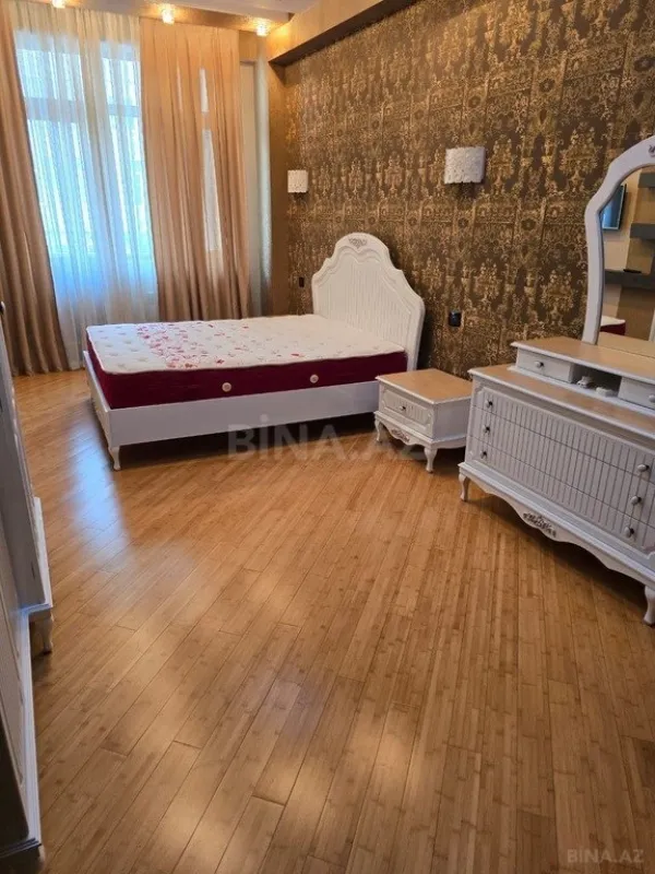 Satılır 3 otaqlı mənzil 120 m²