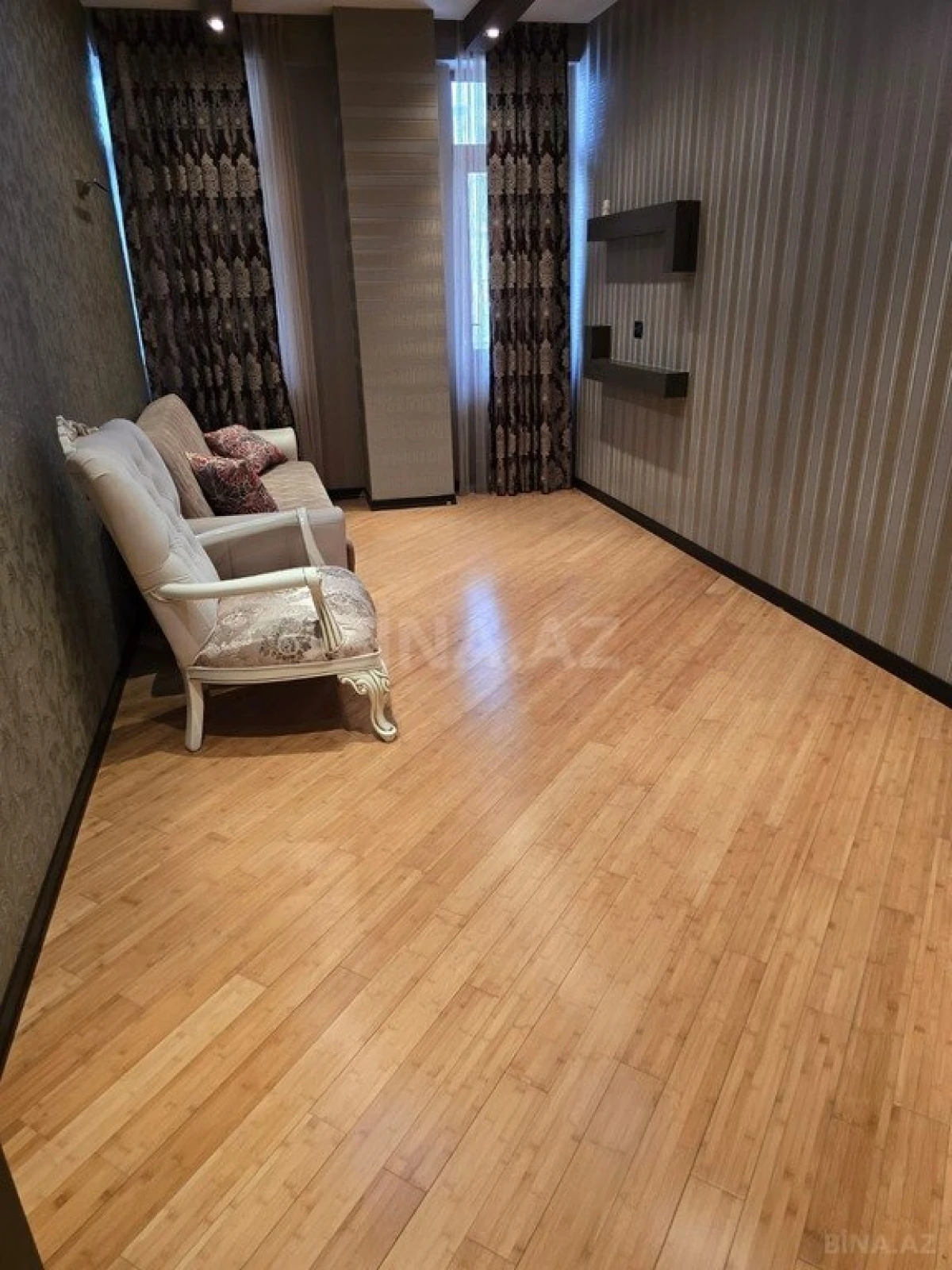 Satılır 3 otaqlı mənzil 120 m²