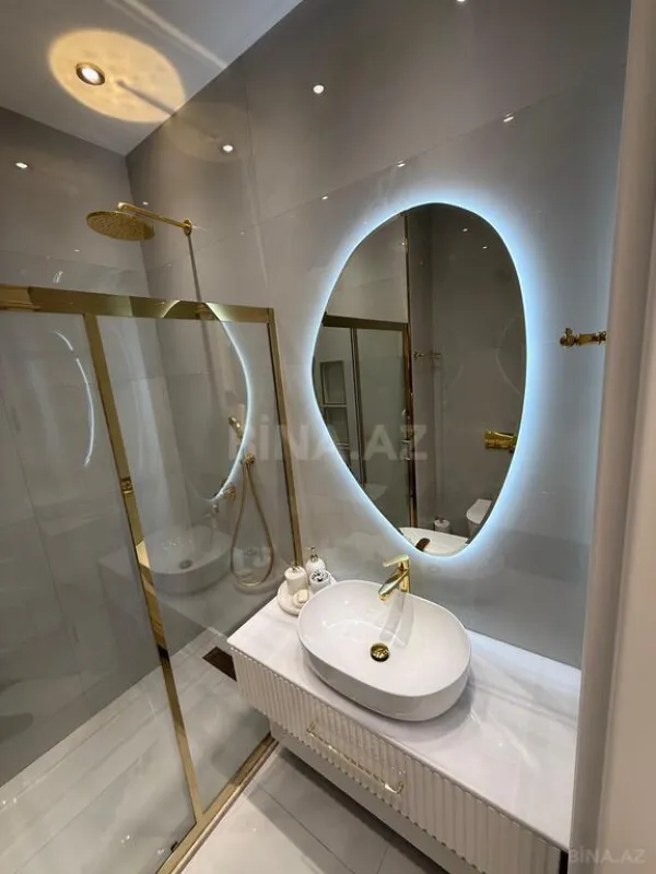 Satılır 4 otaqlı mənzil 185 m²