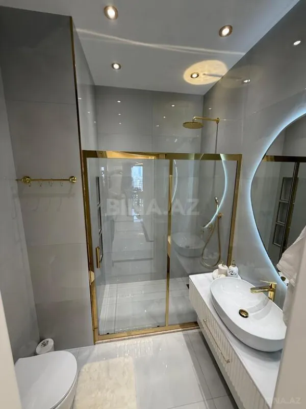 Satılır 4 otaqlı mənzil 185 m²