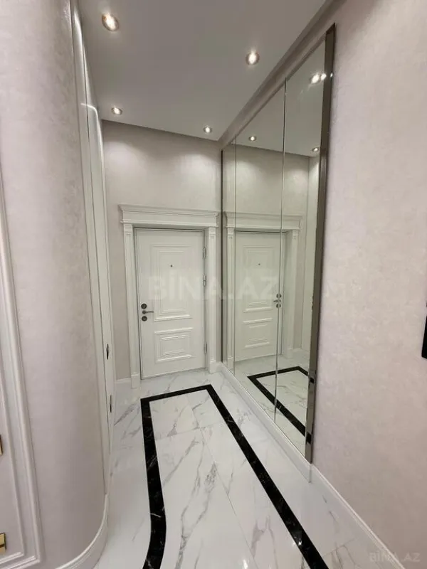 Satılır 4 otaqlı mənzil 185 m²