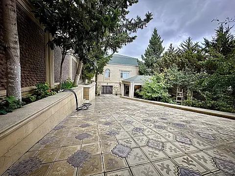 Satılır 5 otaqlı həyət evi 200 m²