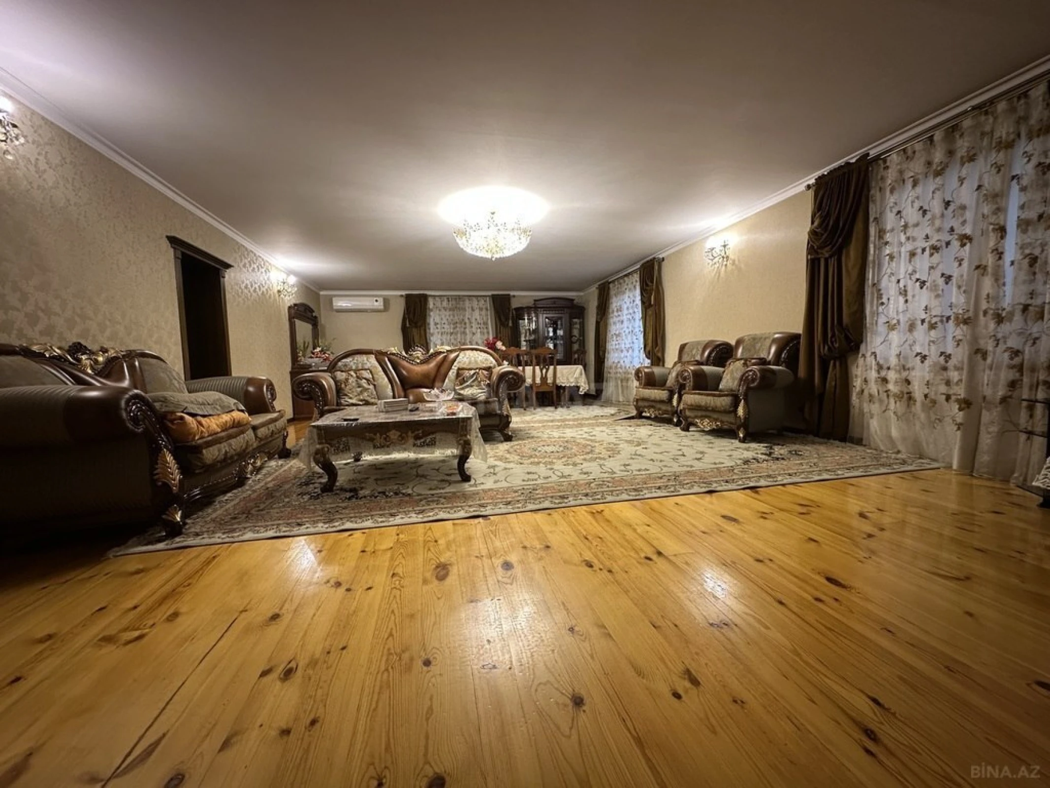 Satılır 5 otaqlı həyət evi 200 m²