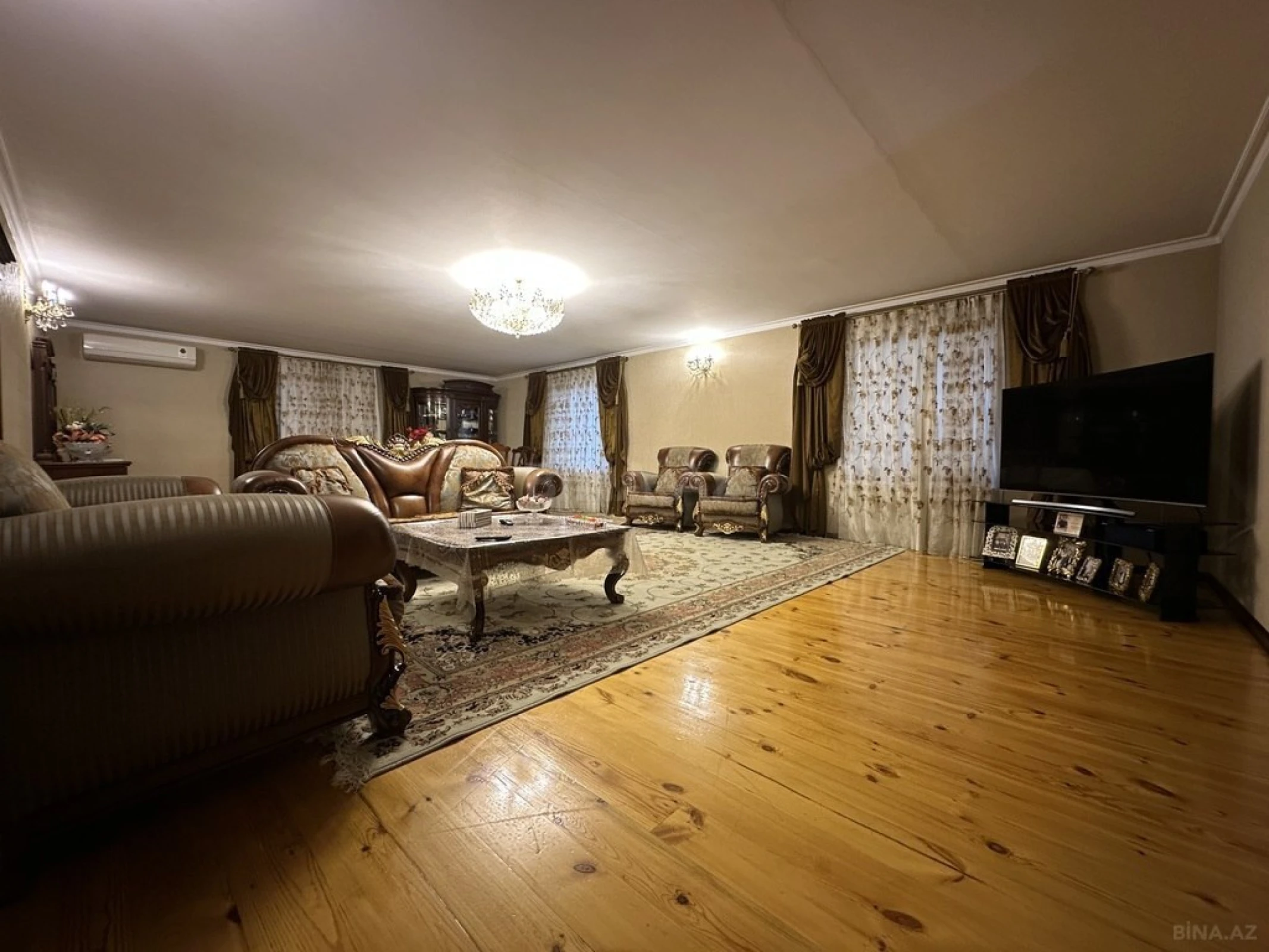 Satılır 5 otaqlı həyət evi 200 m²