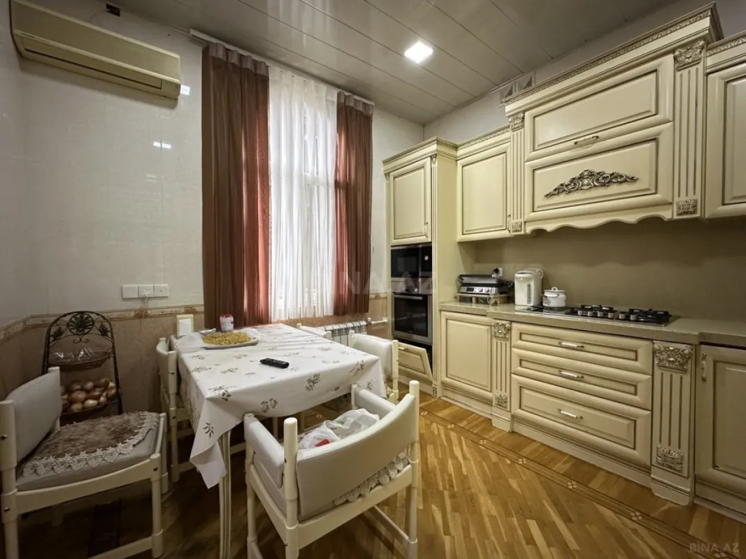 Satılır 5 otaqlı həyət evi 200 m²