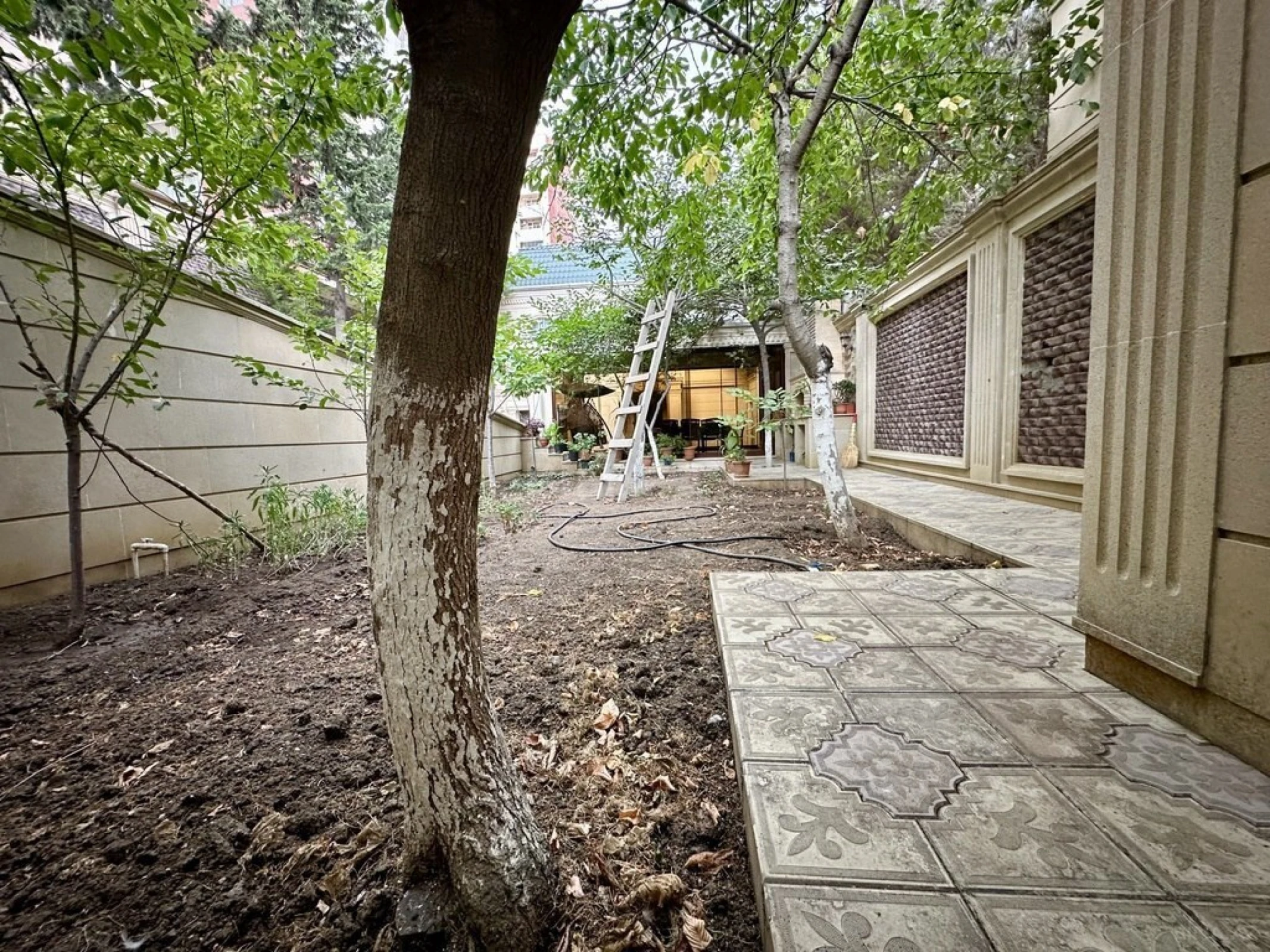 Satılır 5 otaqlı həyət evi 200 m²