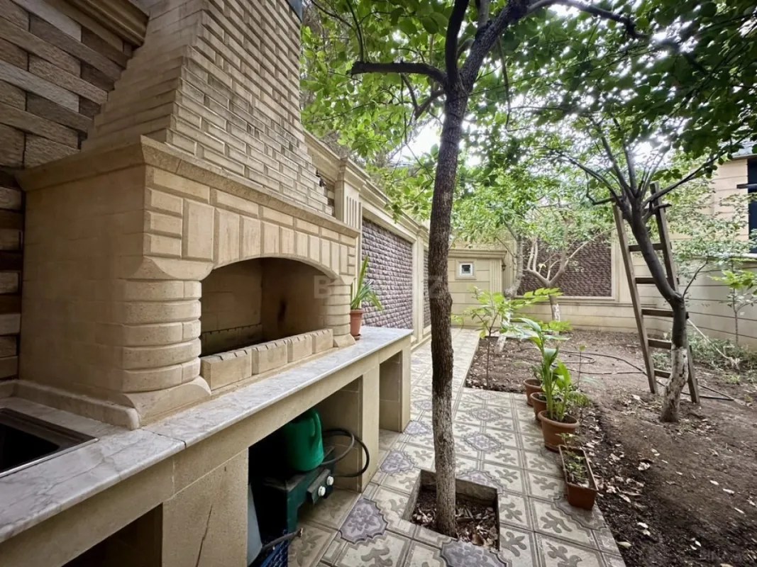 Satılır 5 otaqlı həyət evi 200 m²