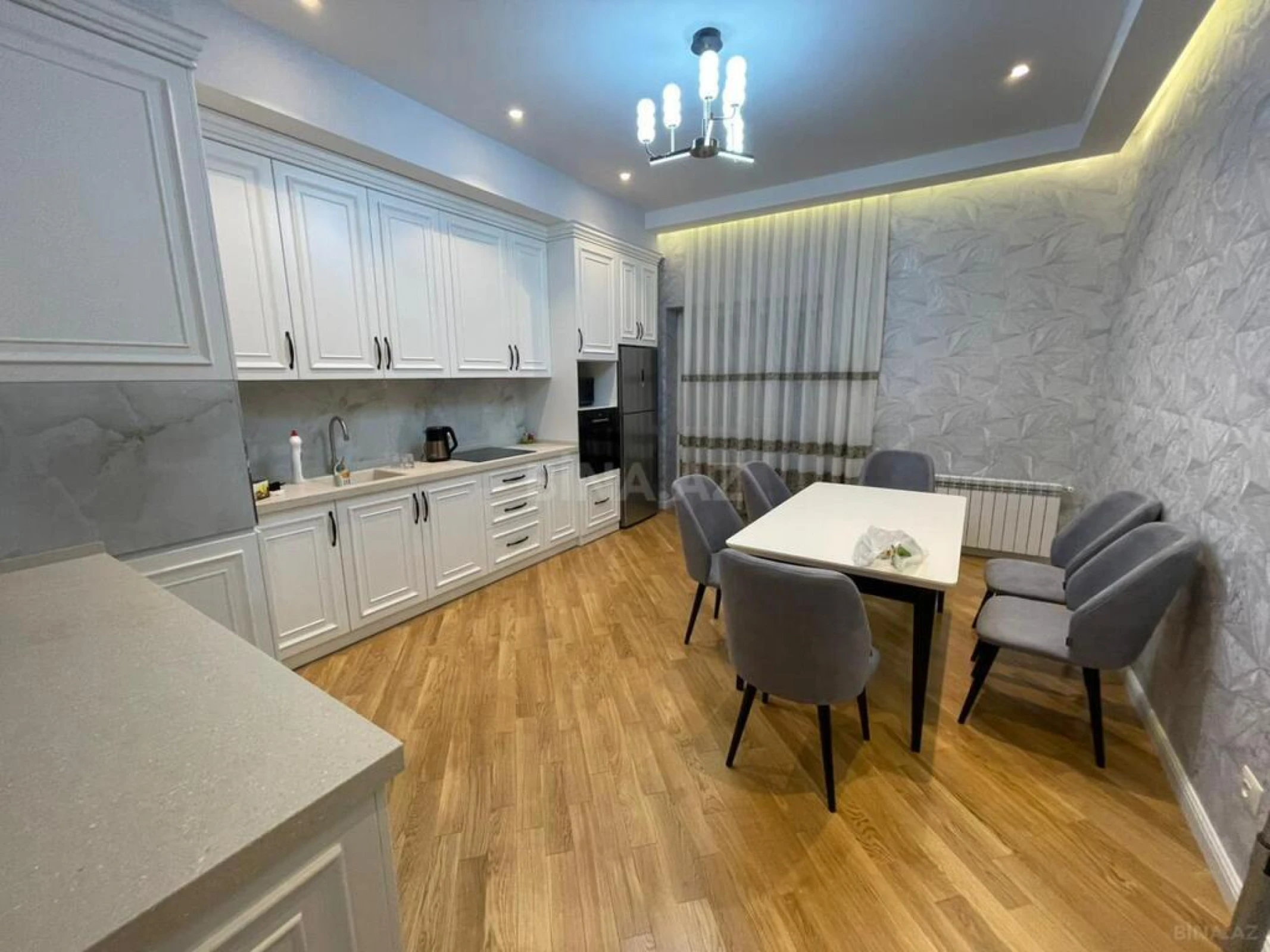 Kirayə verilir 3 otaqlı mənzil 130 m²