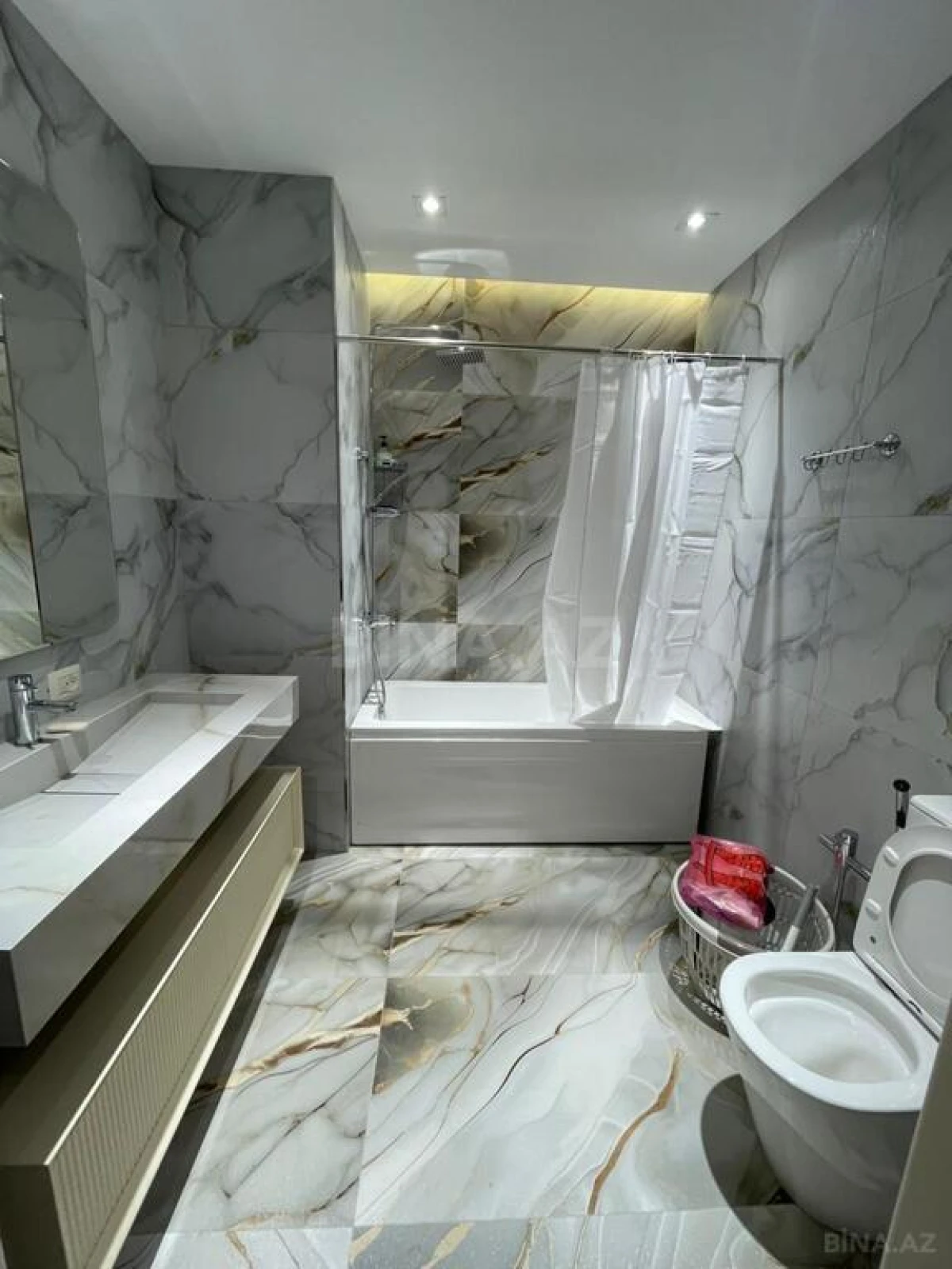 Kirayə verilir 3 otaqlı mənzil 130 m²