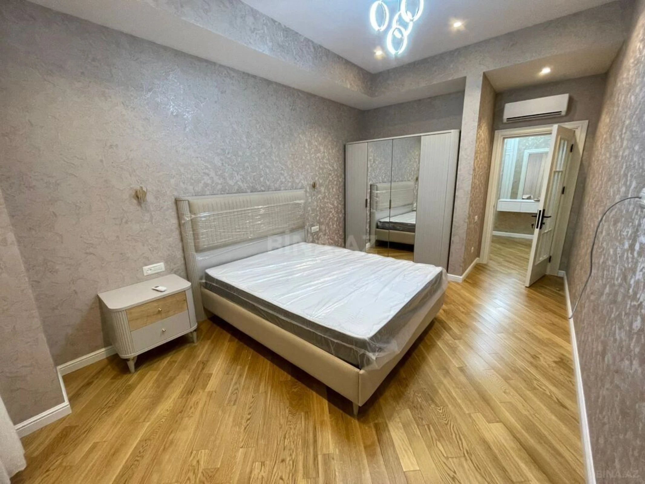 Kirayə verilir 3 otaqlı mənzil 130 m²