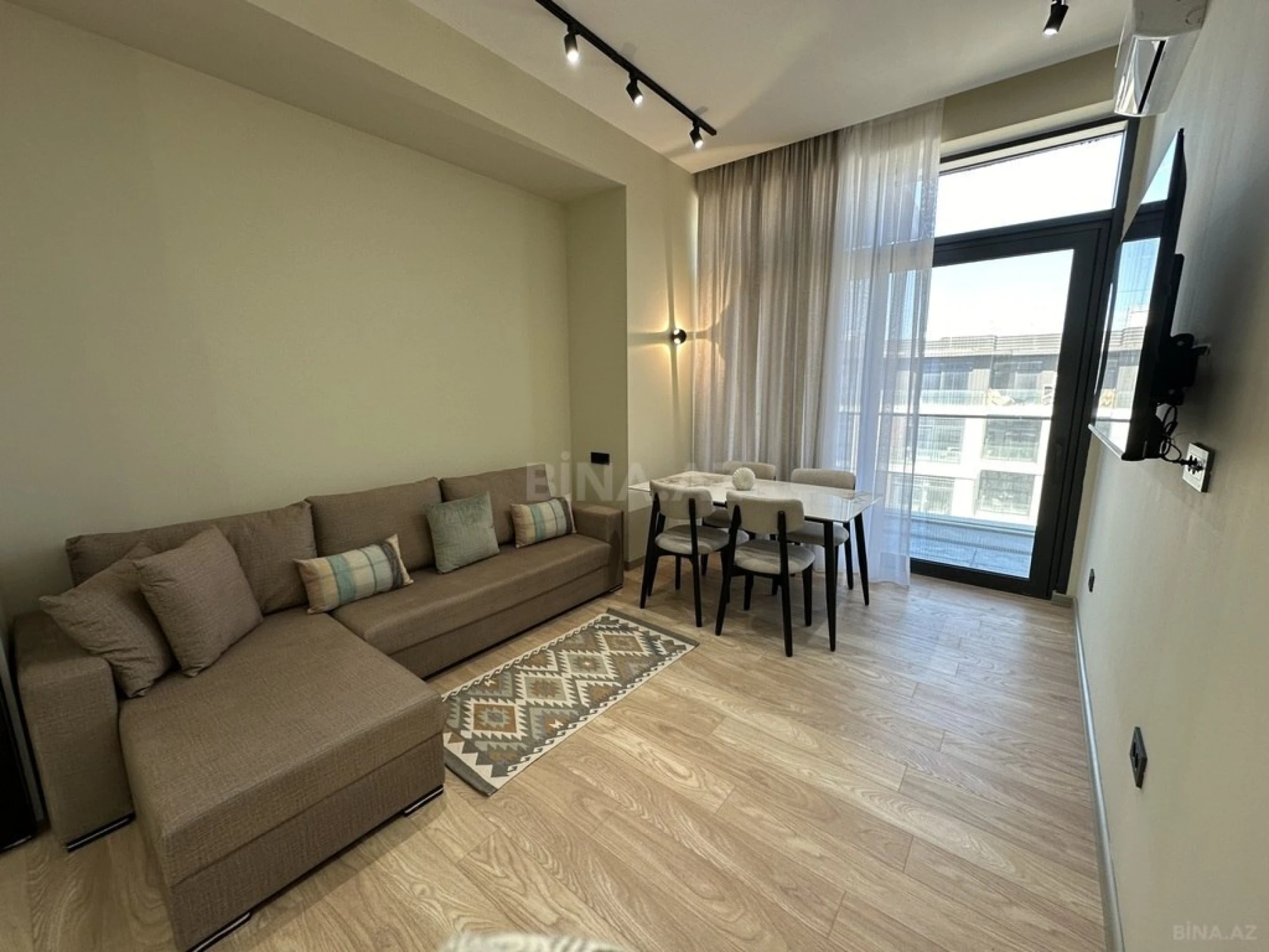 Kirayə verilir 2 otaqlı mənzil 79 m²