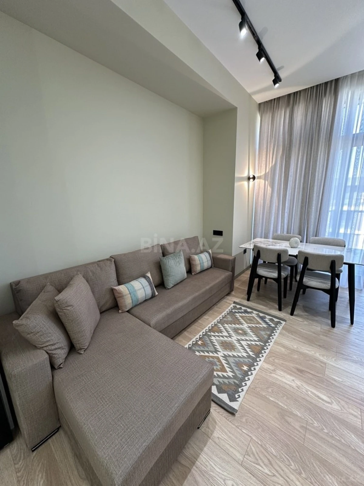 Kirayə verilir 2 otaqlı mənzil 79 m²