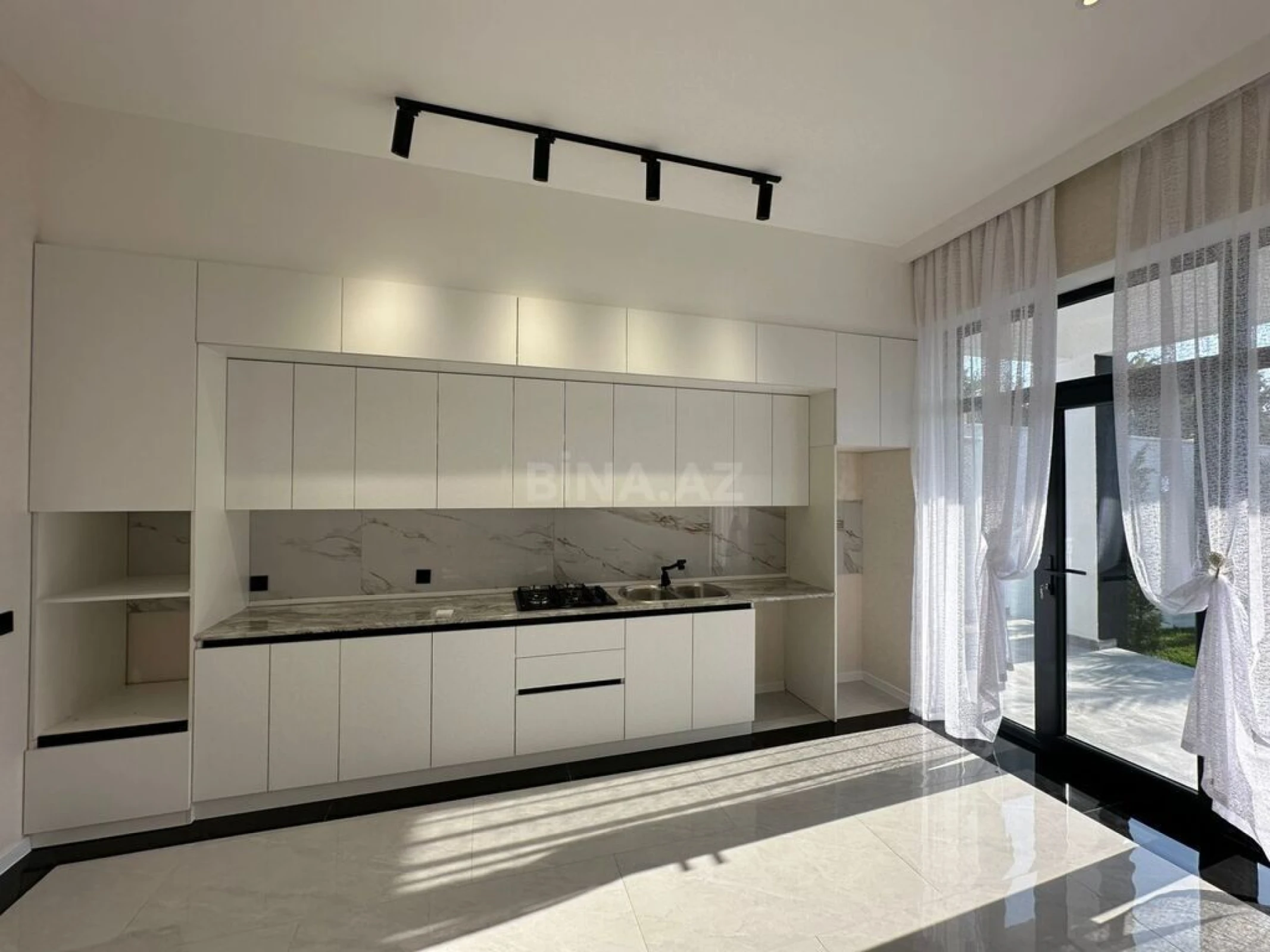 Satılır 4 otaqlı həyət evi 160 m²