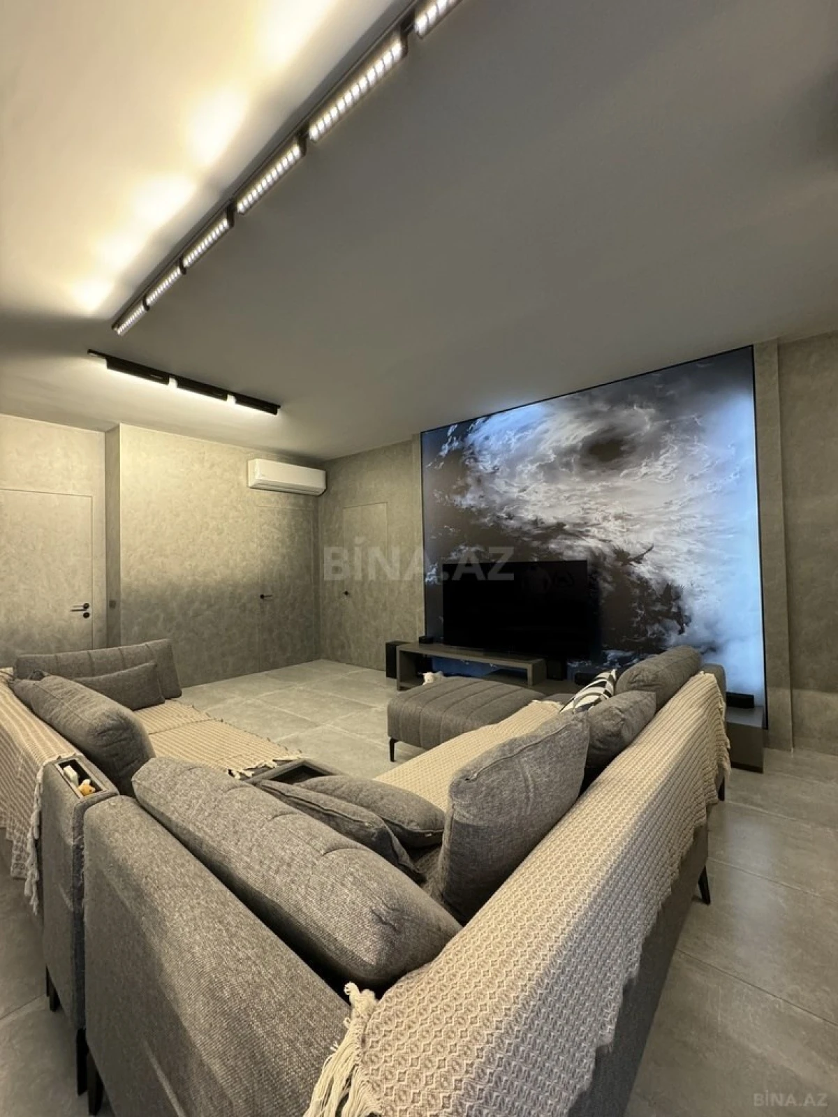 Satılır 3 otaqlı mənzil 145 m²