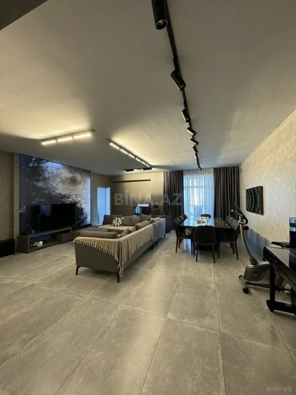 Satılır 3 otaqlı mənzil 145 m²