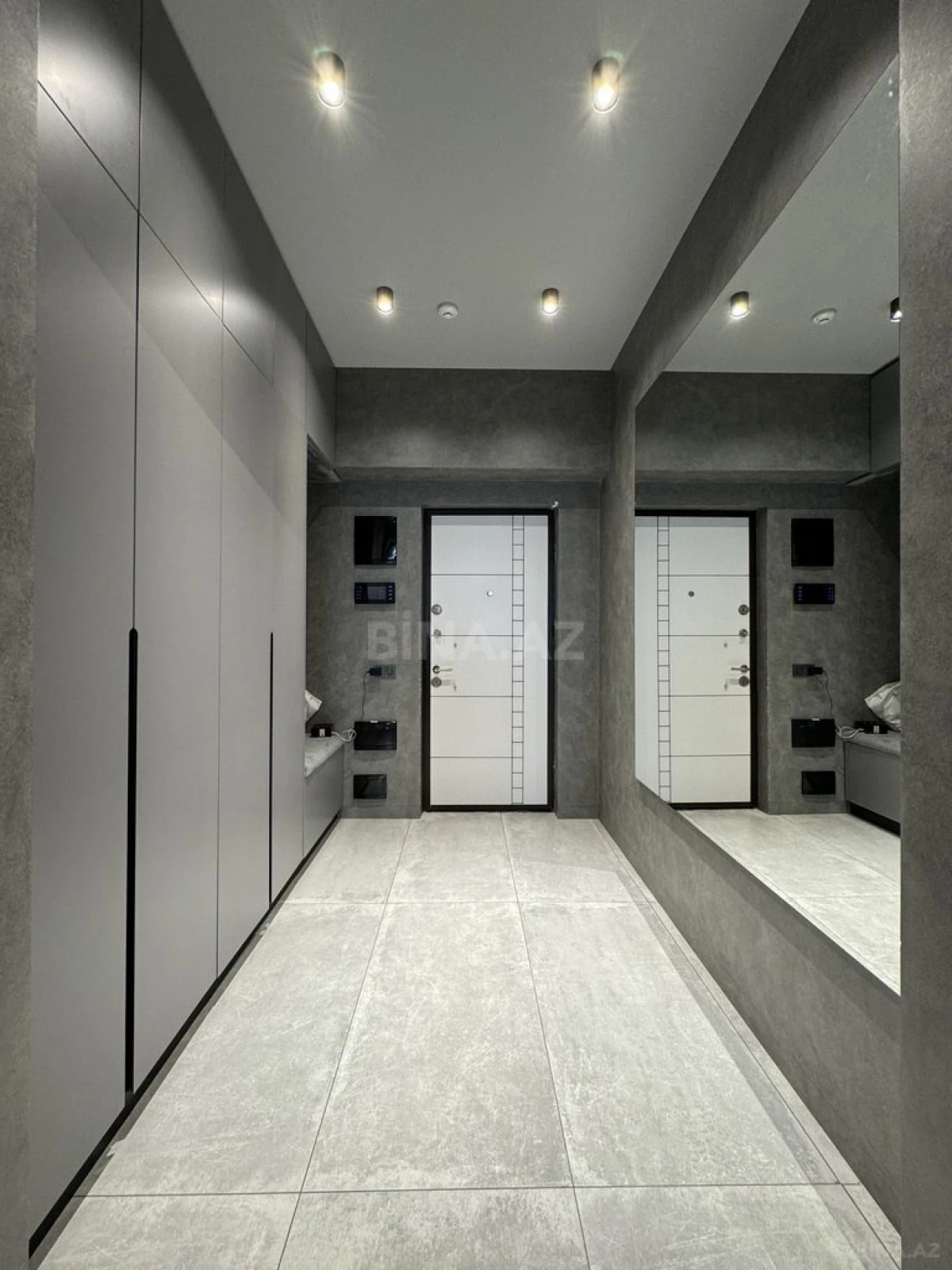 Satılır 3 otaqlı mənzil 145 m²