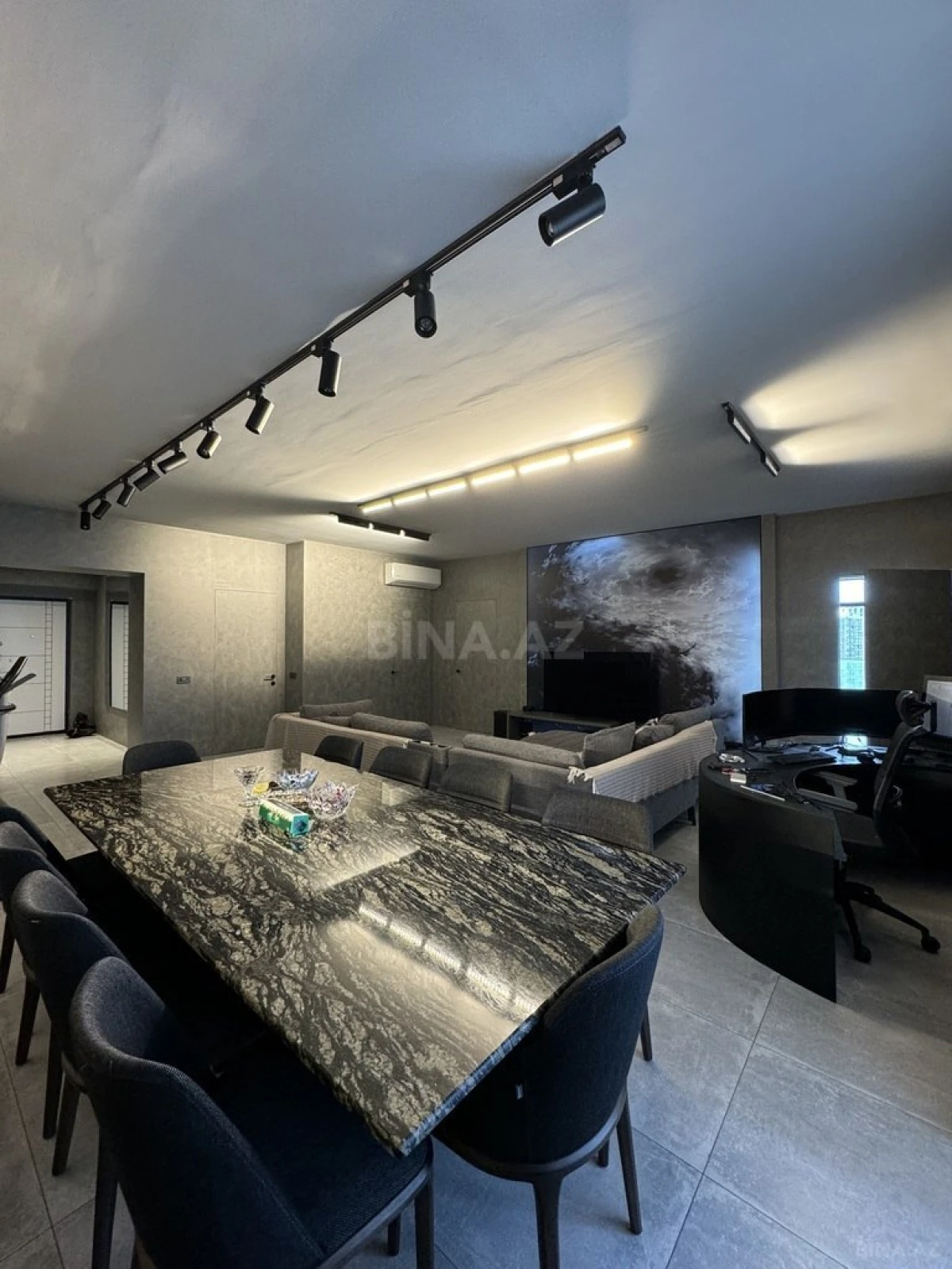 Satılır 3 otaqlı mənzil 145 m²