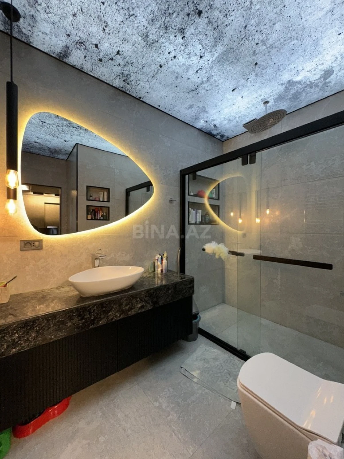 Satılır 3 otaqlı mənzil 145 m²