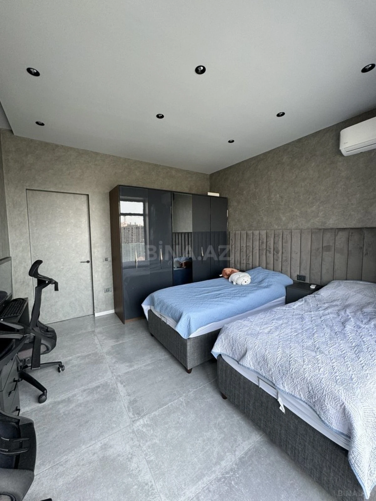 Satılır 3 otaqlı mənzil 145 m²