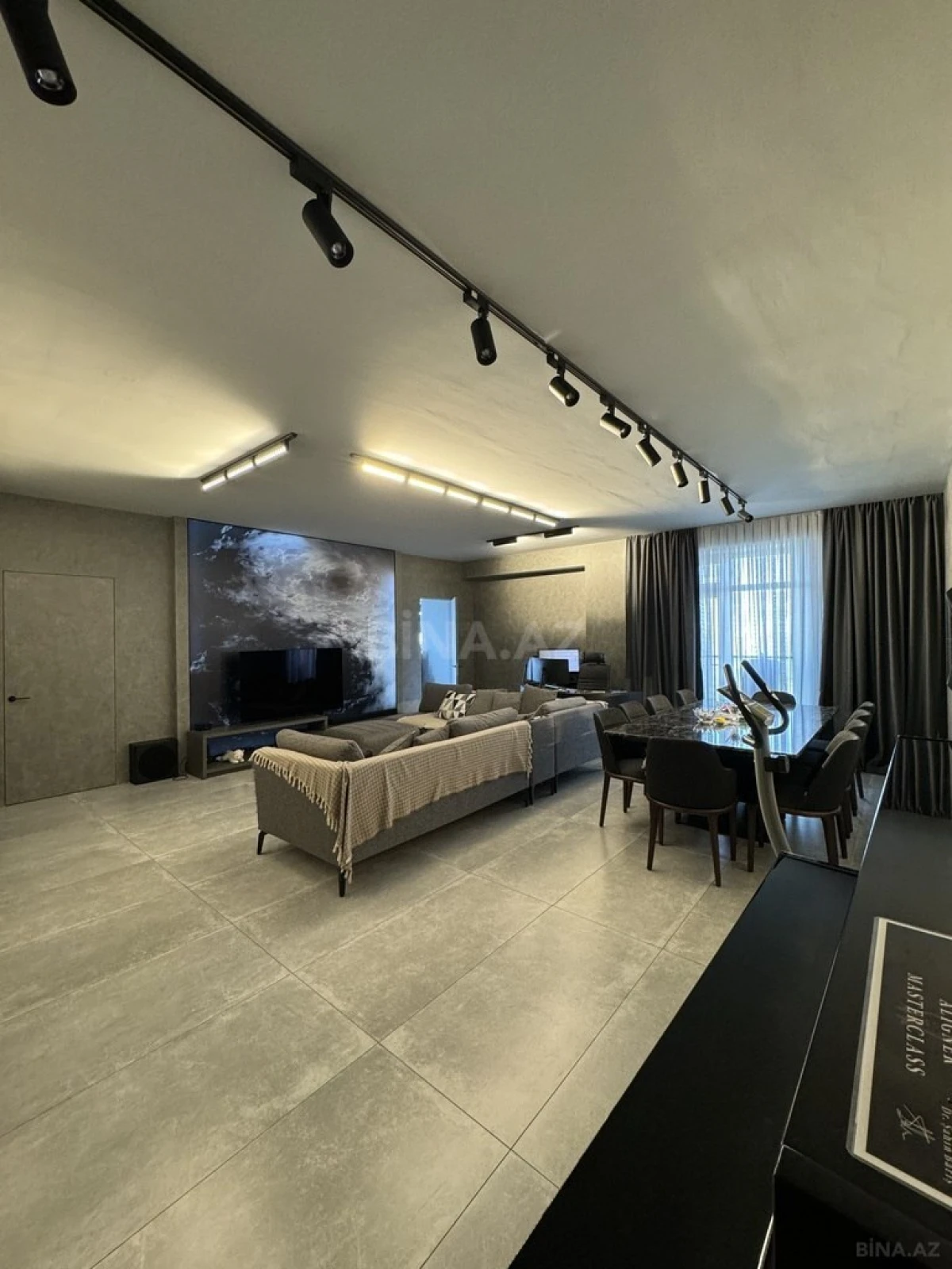 Satılır 3 otaqlı mənzil 145 m²