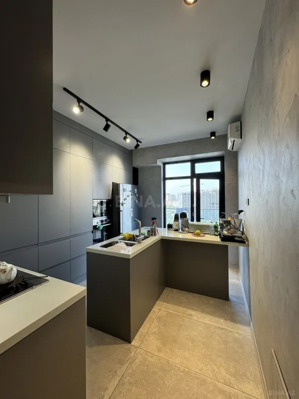 Satılır 3 otaqlı mənzil 145 m²