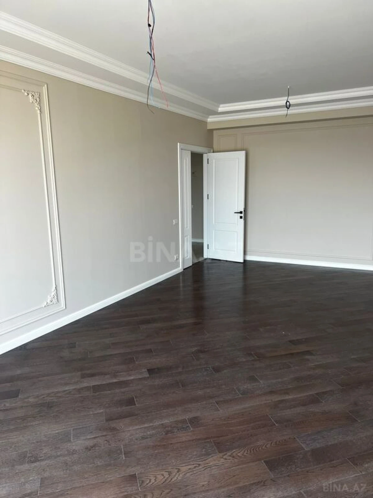 Satılır 4 otaqlı mənzil 120 m²