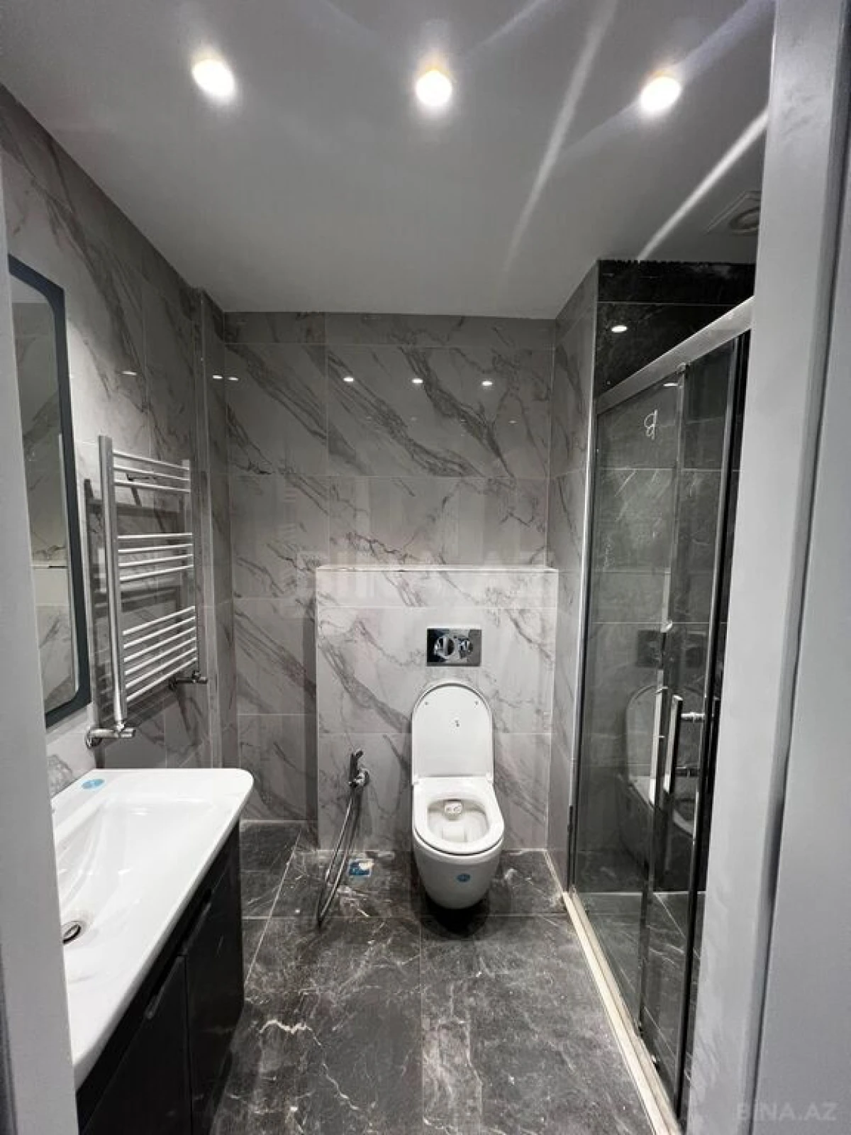 Satılır 4 otaqlı mənzil 120 m²