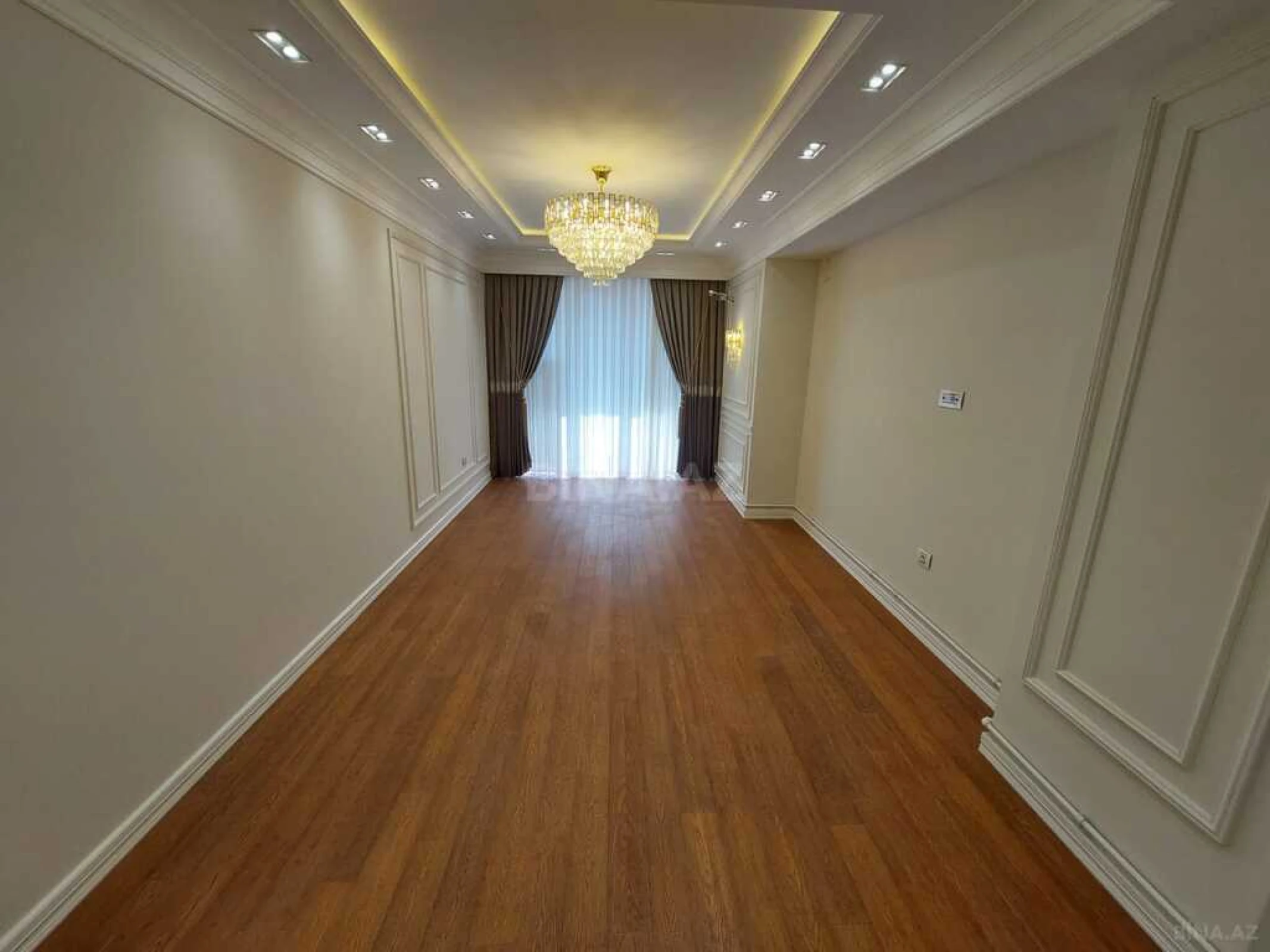 Satılır 4 otaqlı mənzil 154 m²