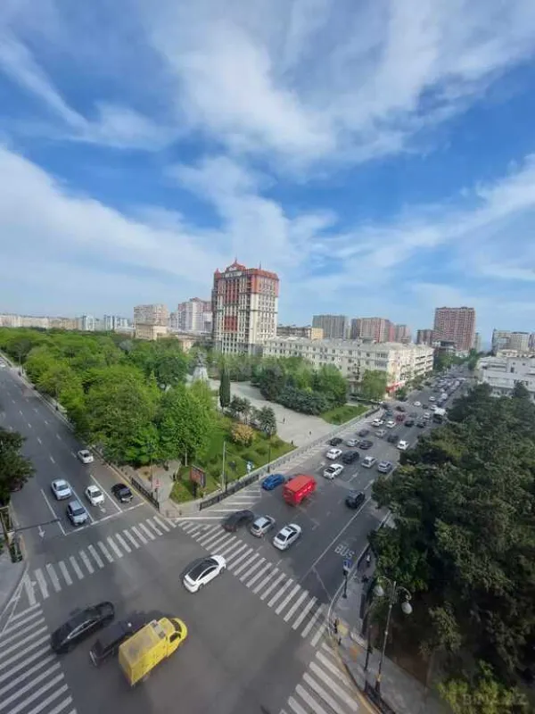 Satılır 4 otaqlı mənzil 154 m²