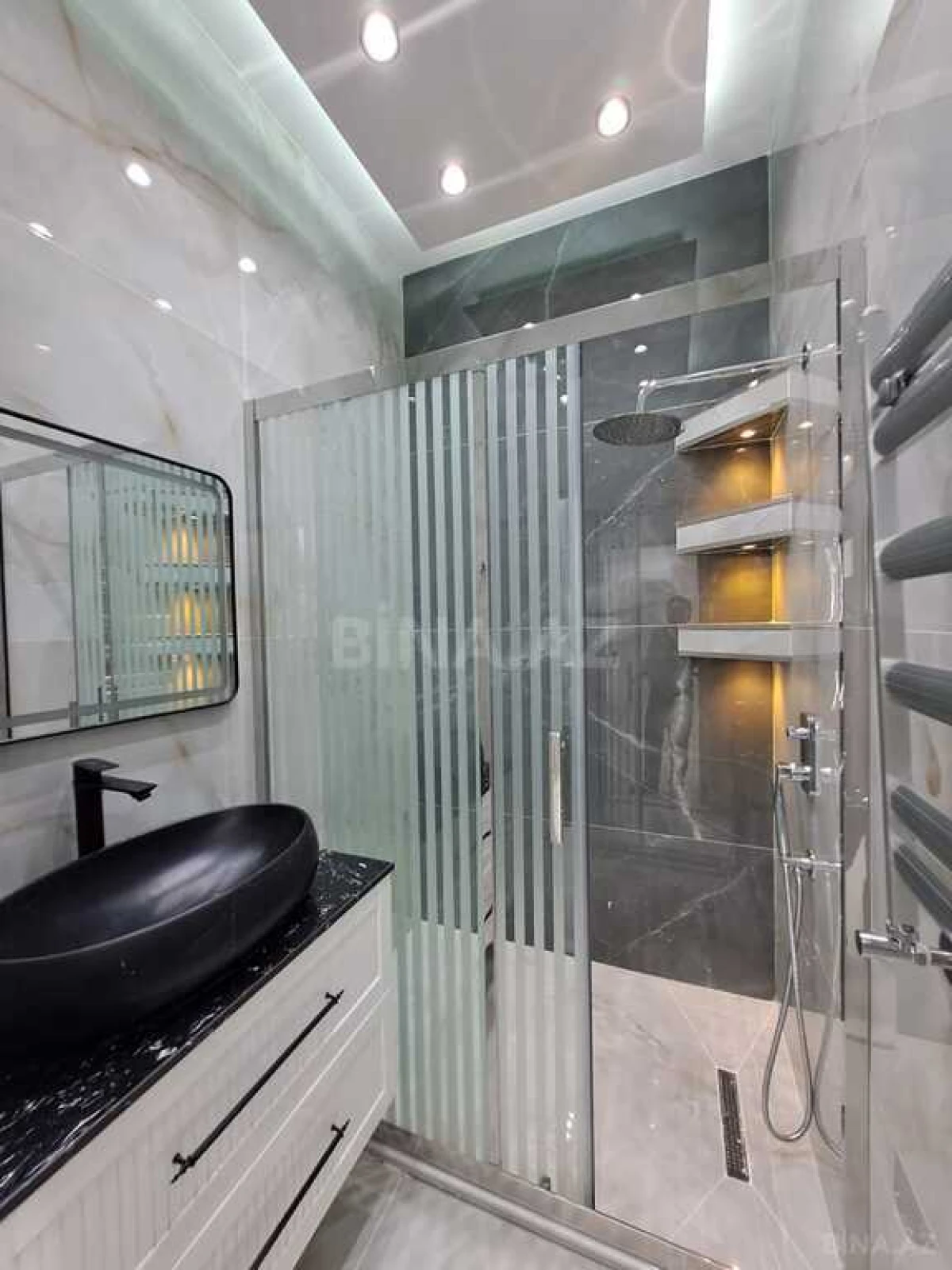 Satılır 3 otaqlı mənzil 96 m²