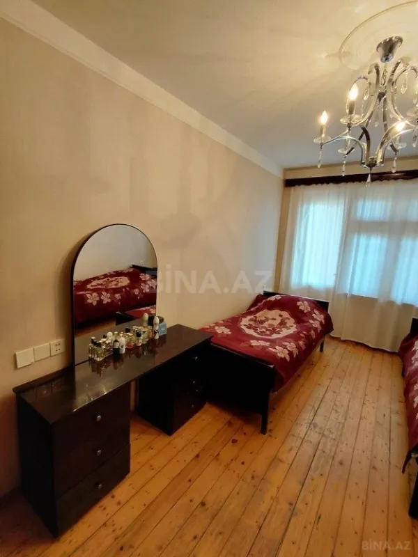Satılır 4 otaqlı mənzil 100 m²