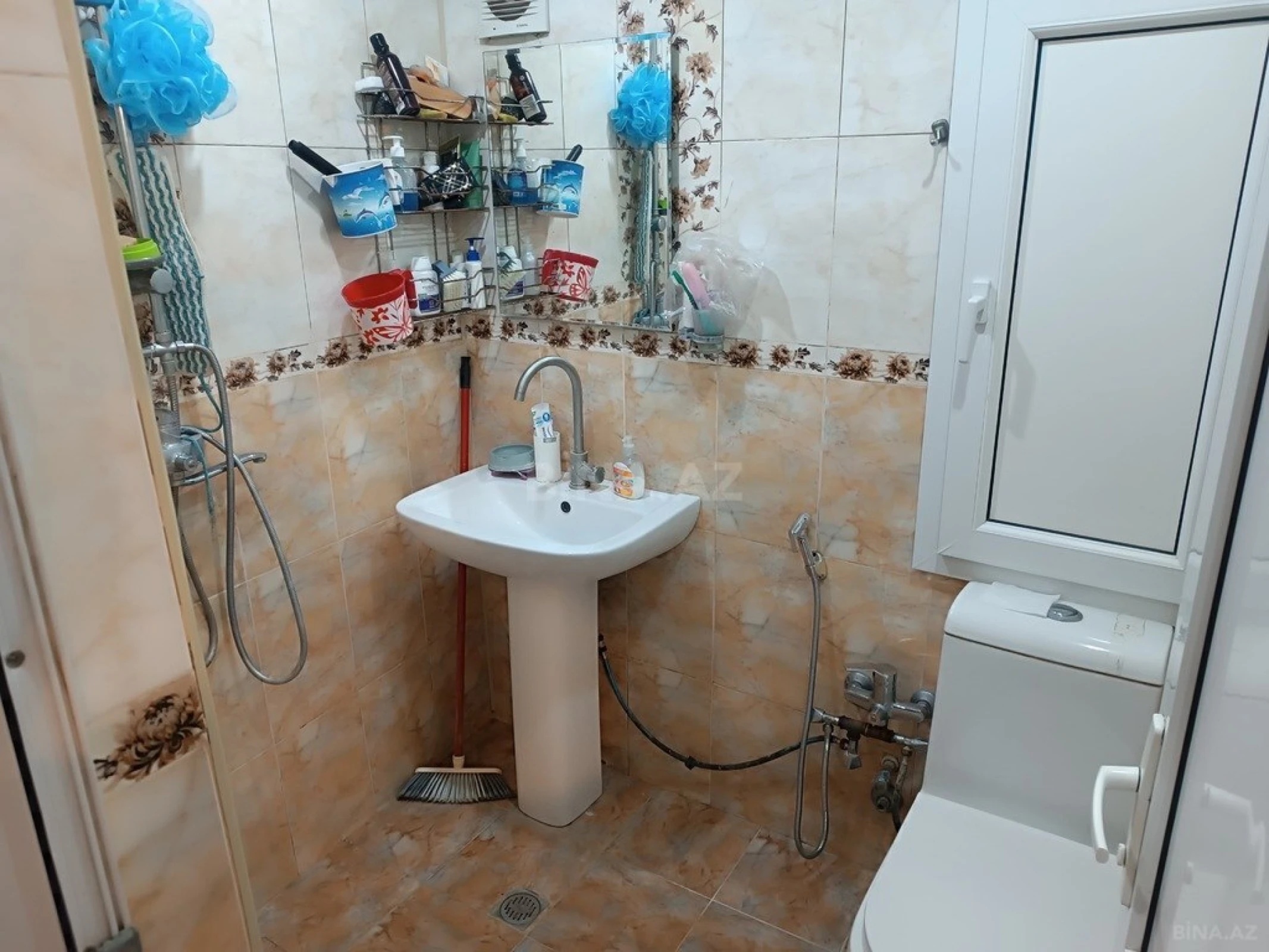 Satılır 6 otaqlı mənzil 210 m²