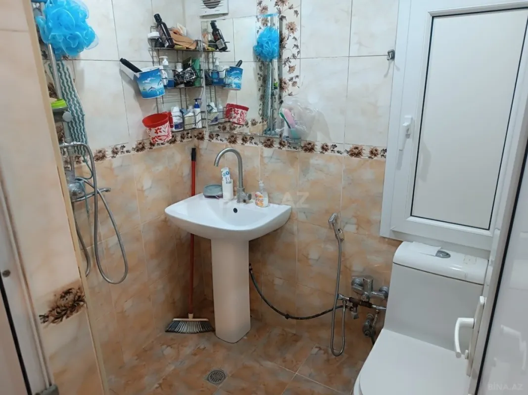 Satılır 6 otaqlı mənzil 210 m²