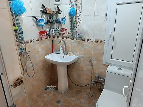 Satılır 6 otaqlı mənzil 210 m²