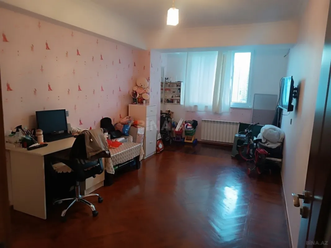 Satılır 6 otaqlı mənzil 210 m²