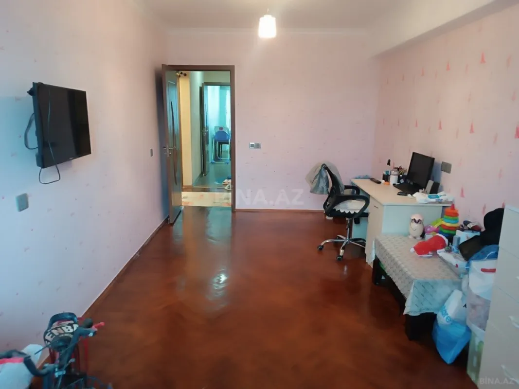 Satılır 6 otaqlı mənzil 210 m²