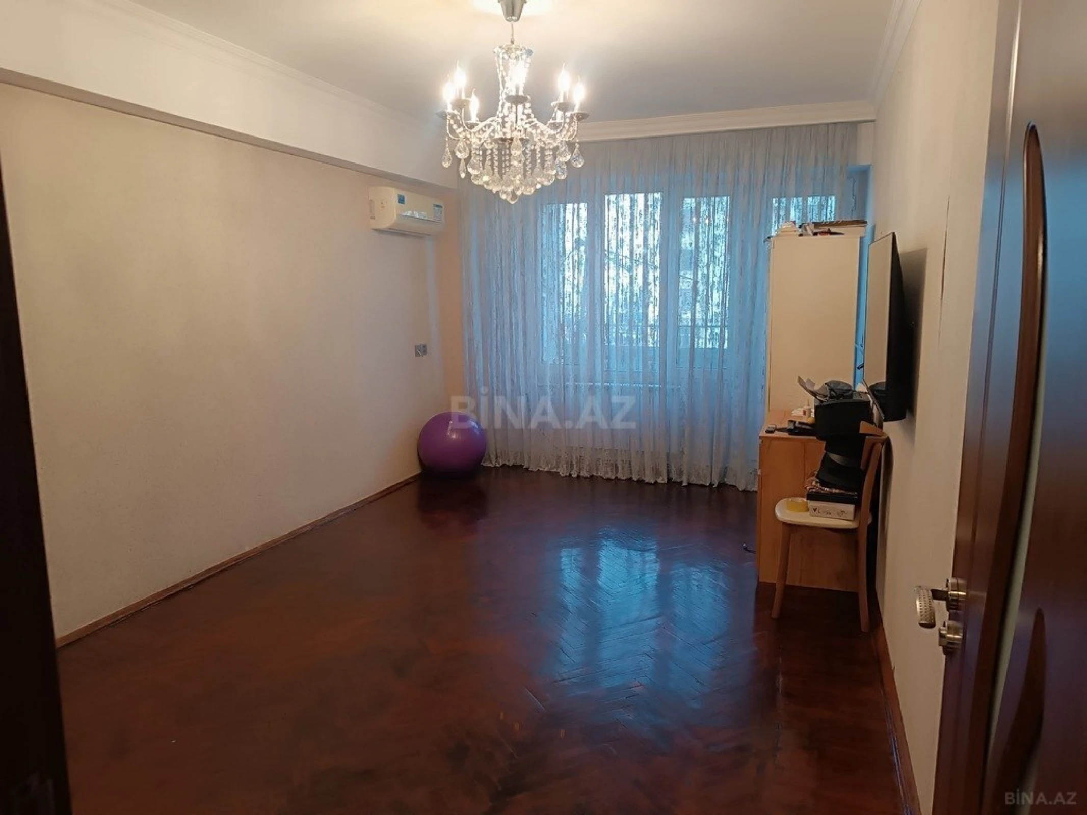 Satılır 6 otaqlı mənzil 210 m²