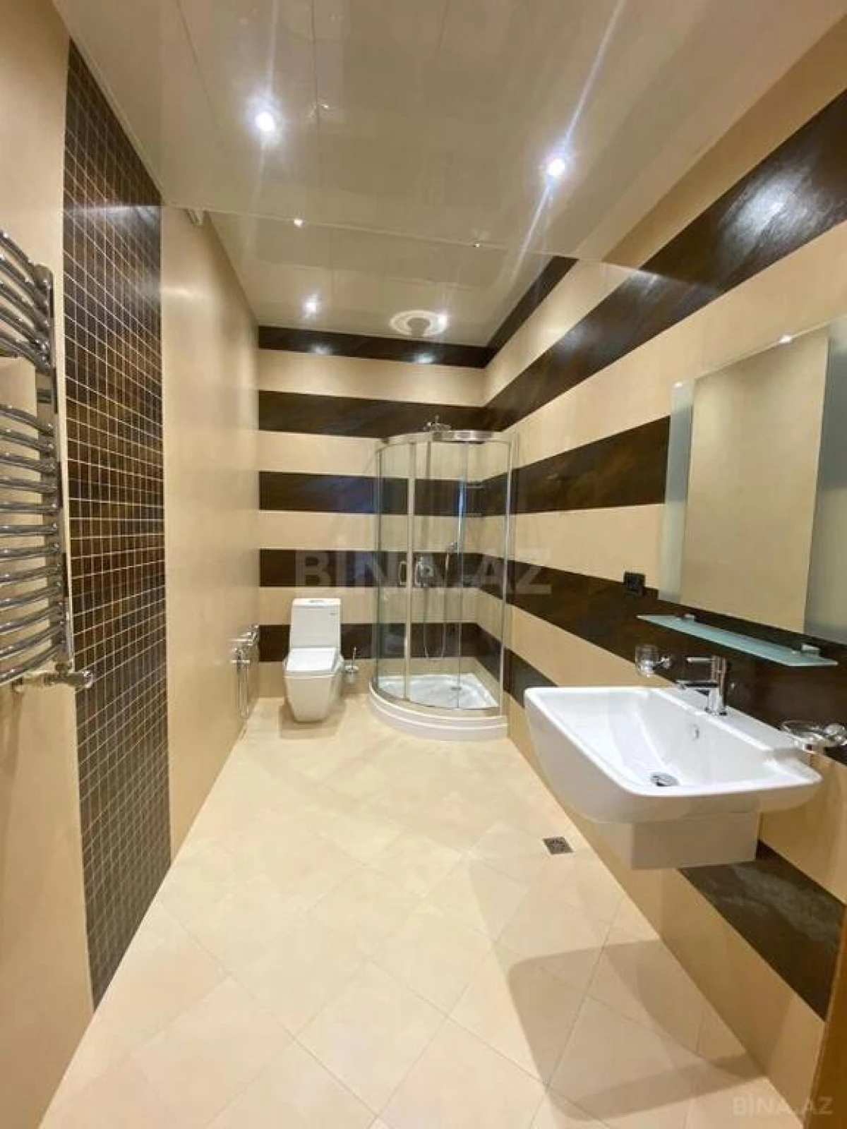 Satılır 4 otaqlı mənzil 215 m²