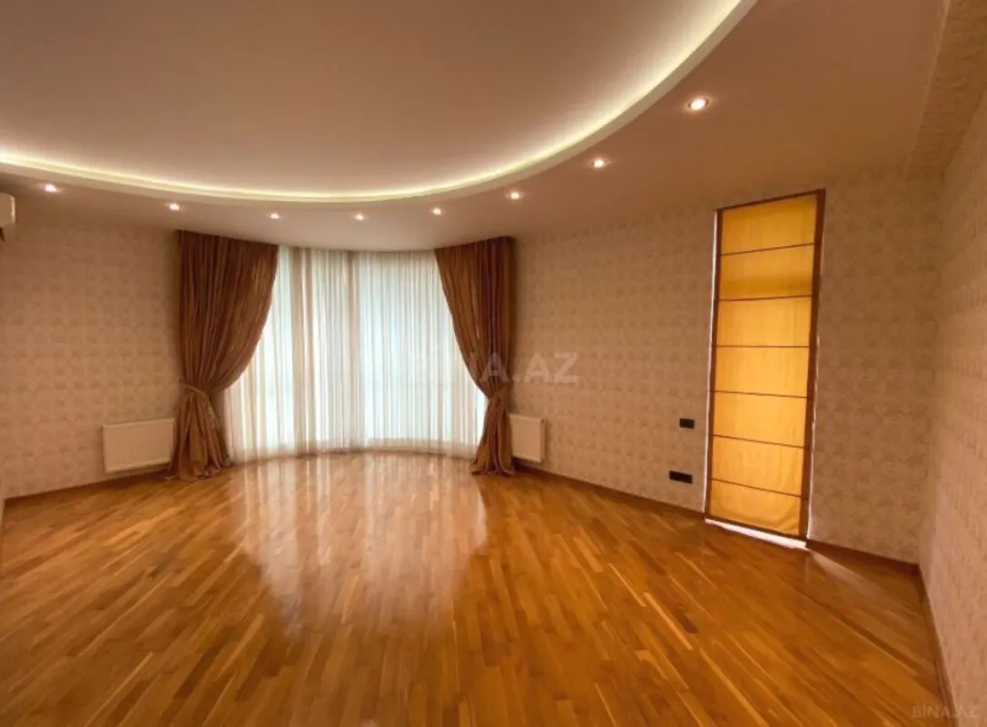 Satılır 4 otaqlı mənzil 215 m²