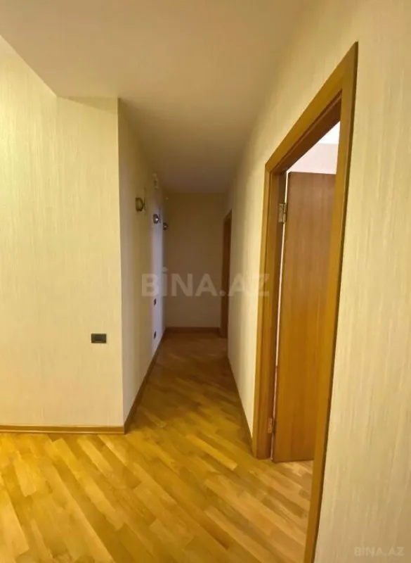 Satılır 4 otaqlı mənzil 215 m²