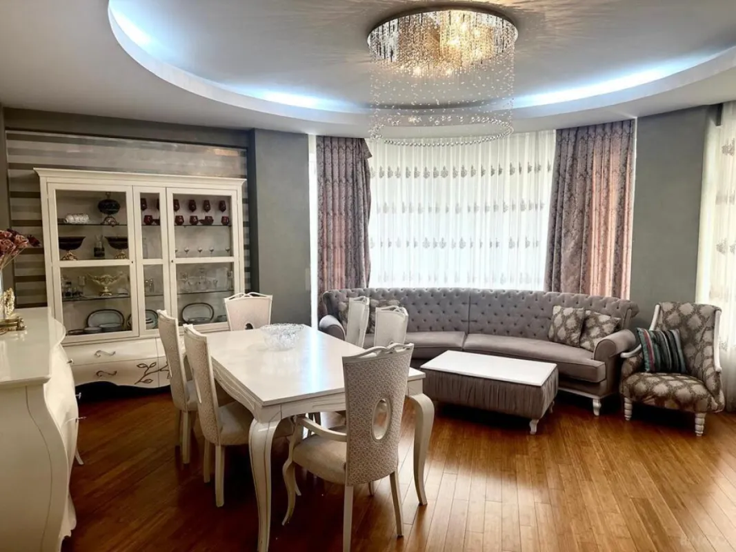 Satılır 3 otaqlı mənzil 140 m²