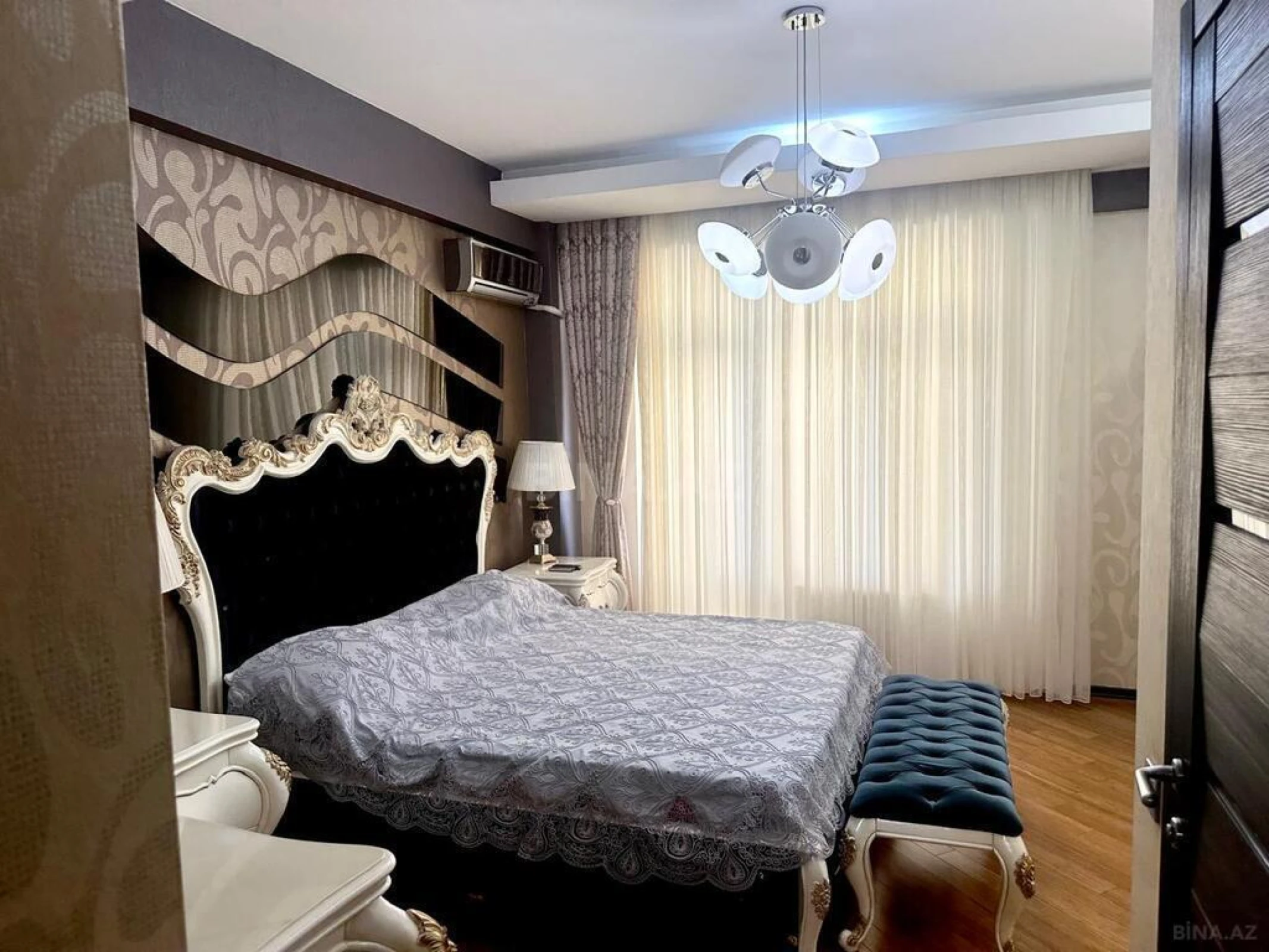 Satılır 3 otaqlı mənzil 140 m²