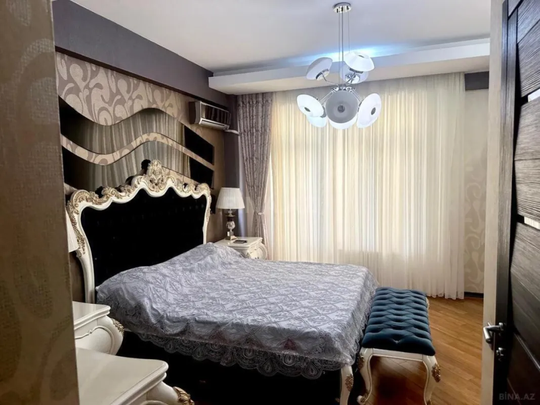 Satılır 3 otaqlı mənzil 140 m²