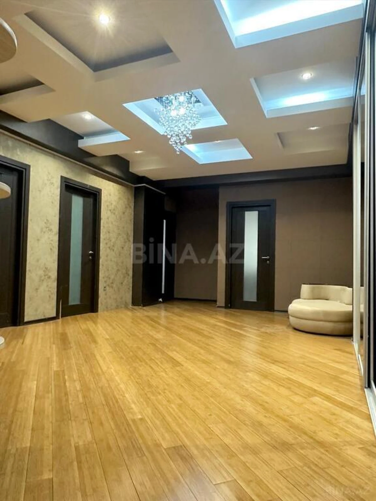 Satılır 3 otaqlı mənzil 140 m²