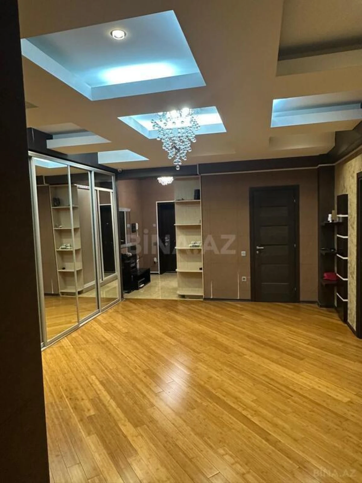 Satılır 3 otaqlı mənzil 140 m²