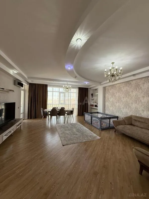 Satılır 4 otaqlı mənzil 186 m²