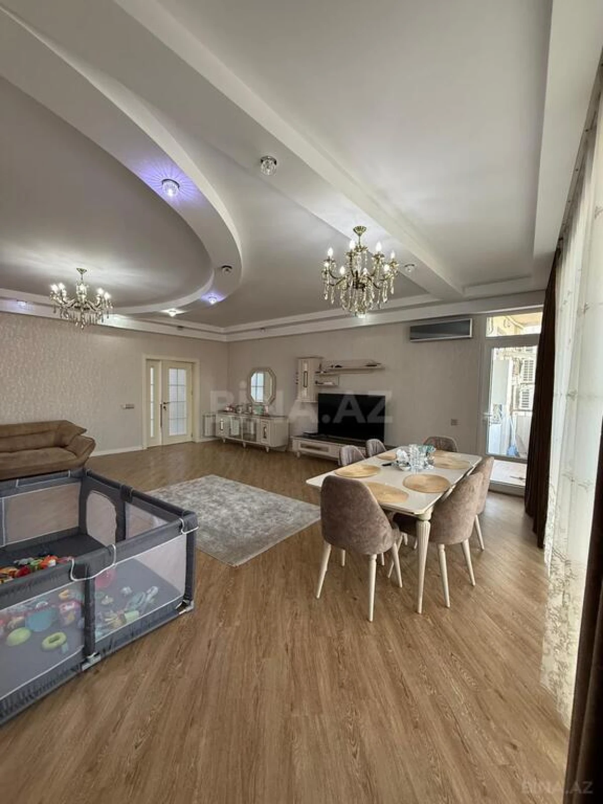Satılır 4 otaqlı mənzil 186 m²