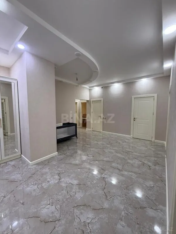 Satılır 4 otaqlı mənzil 186 m²