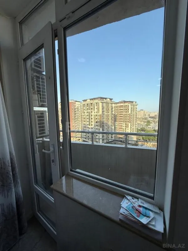 Satılır 4 otaqlı mənzil 186 m²
